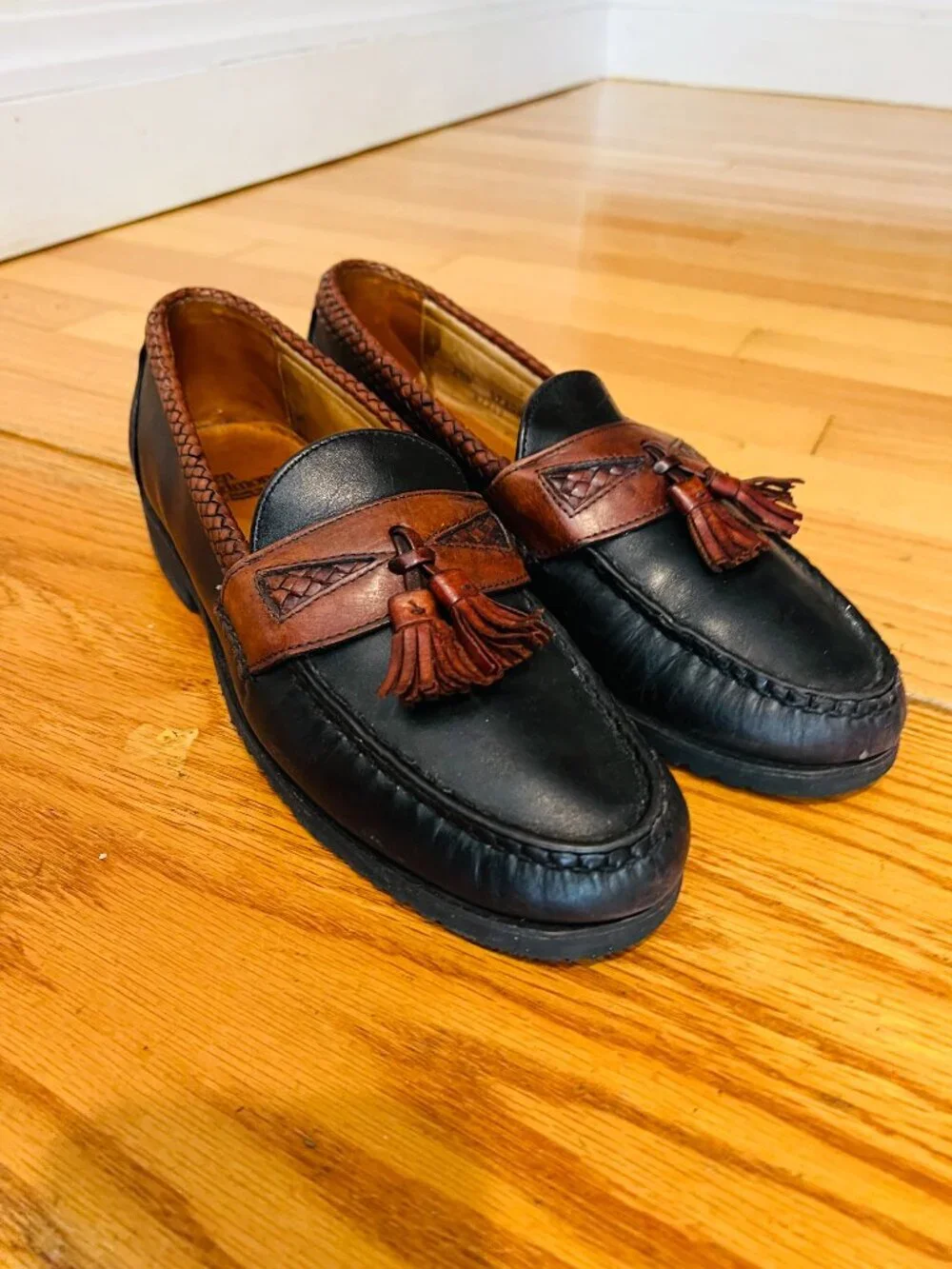 Allen Edmonds Maxfield tassel loafers SIze 9.5 B